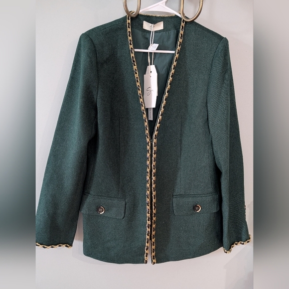 Elegant Green Jacket and Pants Combo with Gold Trim - Picture 2 of 16